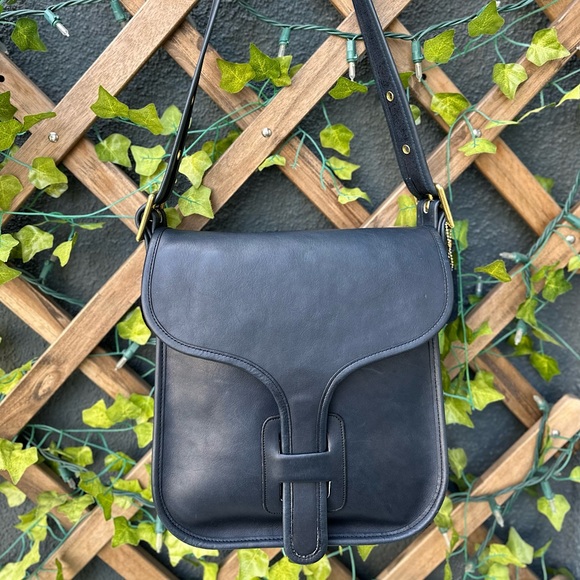 Coach Handbags - RARE VINTAGE COACH COURIER BAG!